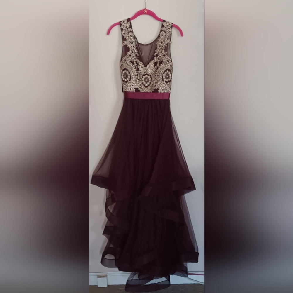 City Triangles Brgandy ans Gold Dress. Juniors Size 9